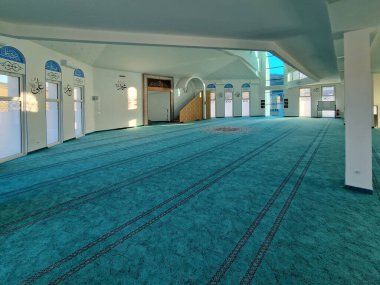 Vogosca, Saraybosna, Bosna-Hersek 'te çağdaş ve yeni bir cami inşa etti.