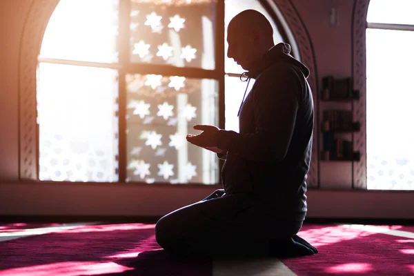 Islám Náboženství Modlitba Muslimského Muže Mešitě Ramadánu Pro Duchovní Víru — Stock fotografie