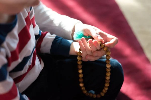 Islâmico Comunidade Pessoas Oração Com Menino Criança Para Apoio Deus — Fotografia de Stock
