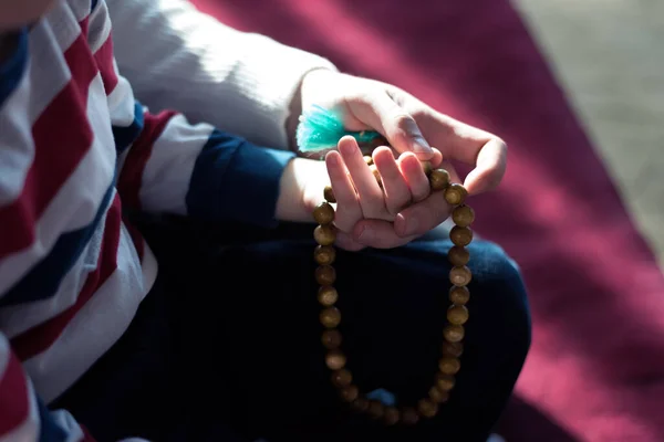 이슬람 공동체 또는아이와 기도하는 사람들 지원을 동안의 — 스톡 사진