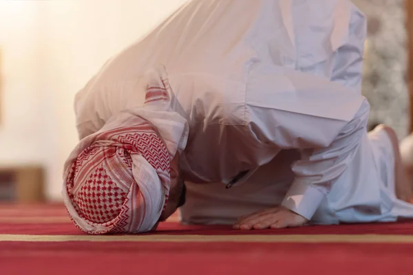 이슬람 그리고 믿음을 모스크에서 남성의 — 스톡 사진