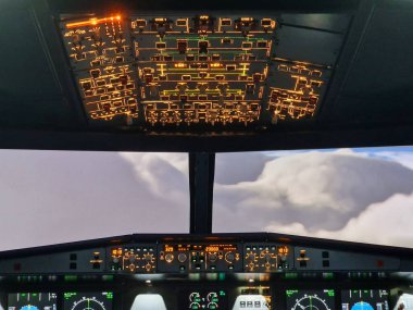 Pilotların eğitimi için gerçek uçuş hidrolik simülatörü.