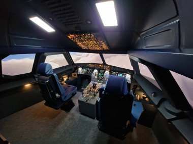 Pilotların eğitimi için gerçek uçuş hidrolik simülatörü.