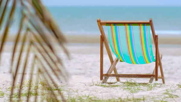 Colorful Beach Chair Beach Sea Waves Blue Sky Background — Stock Photo, Image