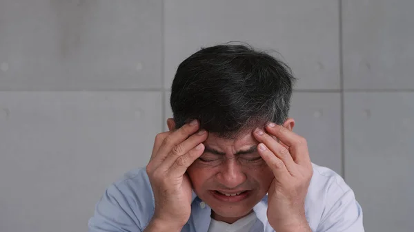 Asiatischer Alter Mann Mit Migräne Mann Fühlt Sich Gestresst Und — Stockfoto