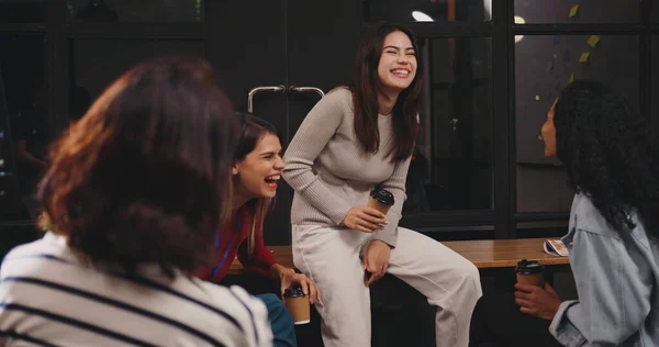 Group Female Company Employees Having Fun Chatting Work — Stock Photo, Image