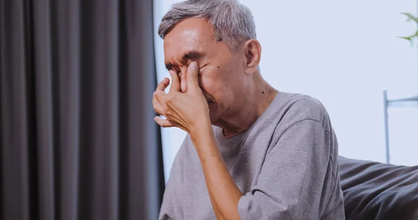 Elderly Asian Man Has Blurred Vision Staring His Phone Long — Stock Photo, Image