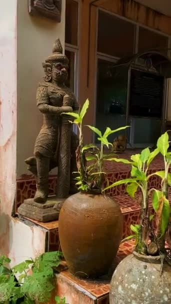 Esculturas Templo Budista Tailândia Religião Budismo Ásia Vídeo Horizontal Câmara — Vídeo de Stock