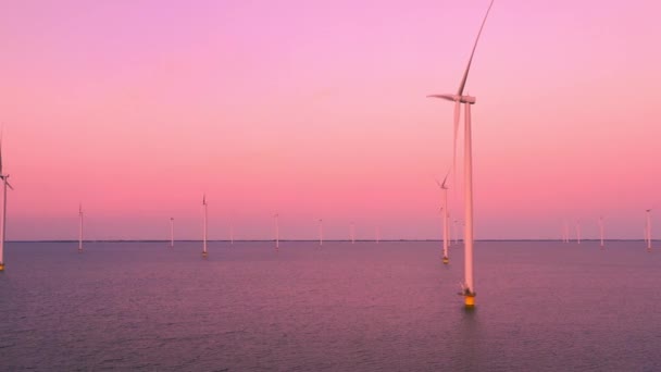 Flygdrönare Utsikt Över Park Havsbaserade Vindkraftverk Havet Vid Solnedgången Nederländerna — Stockvideo