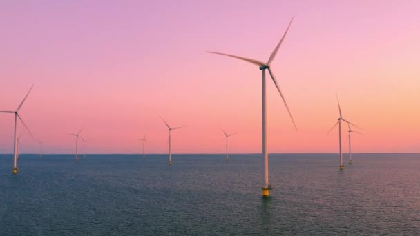 Flygdrönare Utsikt Över Park Havsbaserade Vindkraftverk Havet Vid Solnedgången Nederländerna — Stockvideo