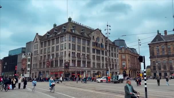 Tradycyjne Stare Wąskie Domy Łodzie Kanały Amsterdamie Holandia Europa Maja — Wideo stockowe
