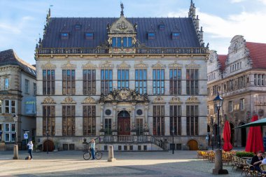 Marktplatz veya Almanya 'nın Ortaçağ Hanedan kenti Bremen' in tarihi merkezinde yer alan pazar meydanı..