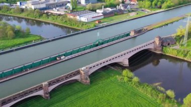Weser Nehri üzerindeki Minden Su Köprüsü, Mittellandkanal, Minden, Almanya. Yüksek kalite 4k görüntü