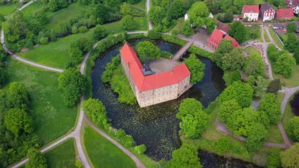 Αεροπλάνο Άποψη Μεσαιωνικό Κάστρο Νερό Ludinghausen Φρούριο Βόρεια Ρηνανία Βεστφαλία — Αρχείο Βίντεο
