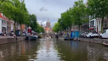 Geleneksel eski dar evler Amsterdam, Hollanda, Avrupa, 5 Temmuz 2023. Yüksek kalite 4k görüntü