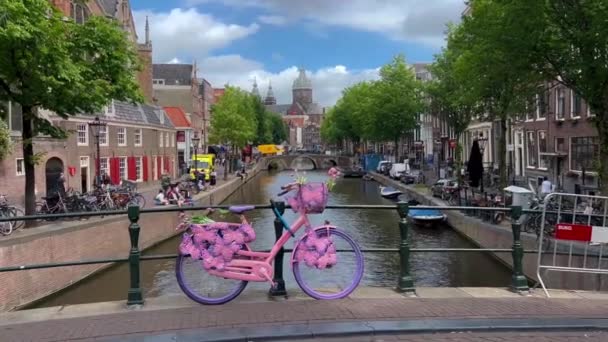 Traditionelle Alte Enge Häuser Boote Und Kanäle Amsterdam Niederlande Europa — Stockvideo