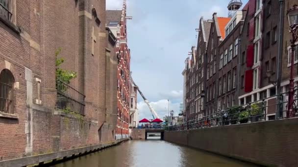 Anciennes Maisons Étroites Traditionnelles Bateaux Canaux Amsterdam Pays Bas Europe — Video