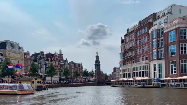 Casas Estreitas Tradicionais Barcos Canais Amsterdã Holanda Europa Julho 2023 — Vídeo de Stock