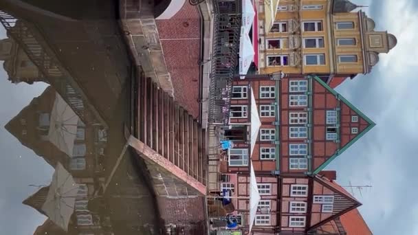 ハンザティックシティ ステード ローワー サクソニー ドイツ ヨーロッパ 2023年7月12日 垂直ビデオのエンバンクメントの歴史的中心地 高品質の4K映像 — ストック動画
