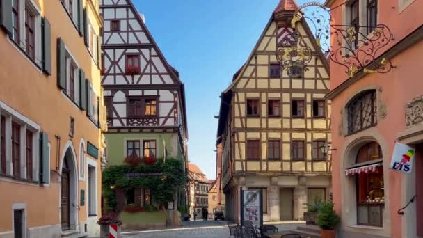Γερμανικής Παραδοσιακής Αρχιτεκτονικής Σπίτια Μισό Ξύλο Στο Ιστορικό Κέντρο Rothenburg — Αρχείο Βίντεο