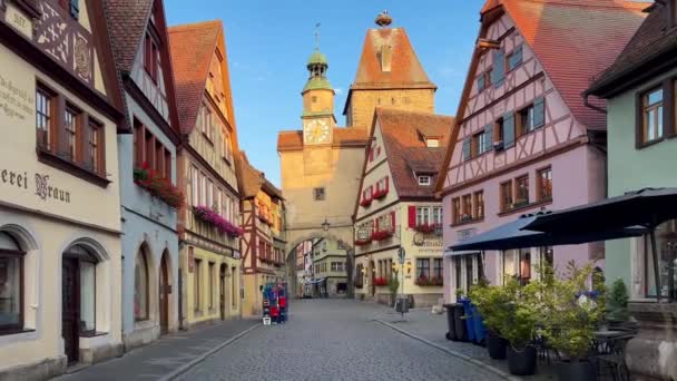 2023年7月17日 德国中部弗伦科尼亚巴伐利亚 罗森堡比德尔陶伯历史中心的德国传统建筑半木结构房屋 高质量的4K镜头 — 图库视频影像