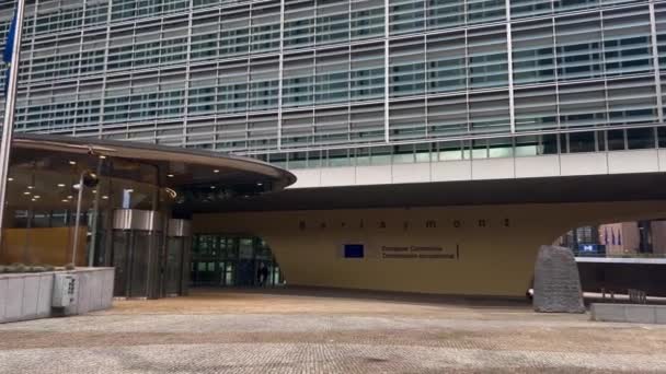 Bandiere Dell Unione Europea Berlaymont Edificio Sede Della Commissione Europea — Video Stock