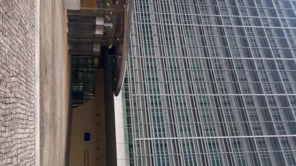 Banderas Unión Europea Berlaymont Building Headquarters European Commission Brussels Belgium — Vídeos de Stock