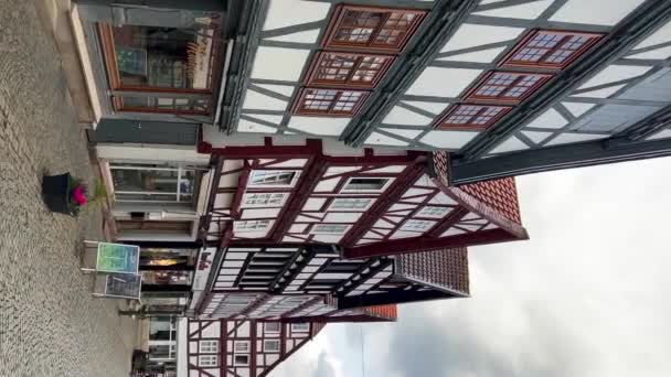 Γερμανική Παραδοσιακή Αρχιτεκτονική Fachwerk Ξύλινα Σπίτια Στο Ιστορικό Κέντρο Melsungen — Αρχείο Βίντεο
