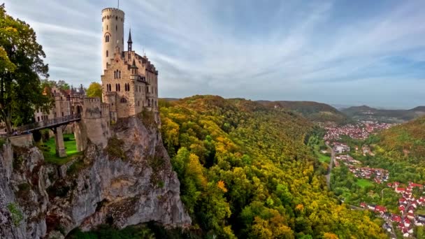 德国巴登 符腾堡山上中世纪列支敦士登城堡的时间流逝 高质量的4K镜头 — 图库视频影像