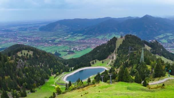 Bavyera Alpleri Ndeki Dağlarda Hava Aracı Manzaralı Turkuaz Göl Yazın — Stok video