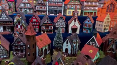 Yeni Yıl ve Noel Pazarı Osnabruck, Kuzey Ren Vestfalyası, Almanya 20 Aralık 2022 'de dekore edildi. Yüksek kalite 4k görüntü