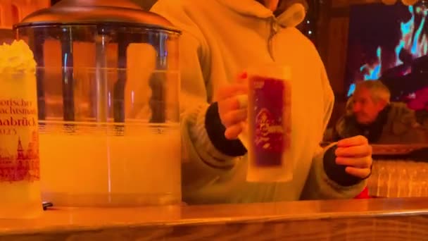 Муллированное Вино Пунш Новогоднем Рождественском Рынке Оснабрюк Северный Рейн Вестфалия — стоковое видео