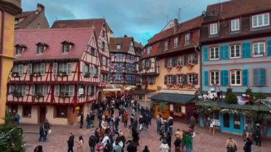 Tarih merkezi Petite Venice, Colmar, Alsace, Fransa 'da Noel ve Yeni Yıl 25 Aralık 2023. Yüksek kalite 4k görüntü