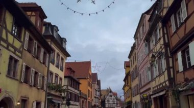 Tarih merkezi Petite Venice, Colmar, Alsace, Fransa 'da Noel ve Yeni Yıl 25 Aralık 2023. Yüksek kalite 4k görüntü