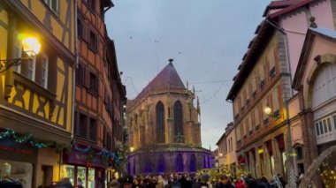 Tarih merkezi Petite Venice, Colmar, Alsace, Fransa 'da Noel ve Yeni Yıl 25 Aralık 2023. Yüksek kalite 4k görüntü