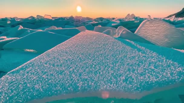 Zimowe Jezioro Bajkał Syberia Rosja Bloki Lodu Humaki Śniegu Silny — Wideo stockowe