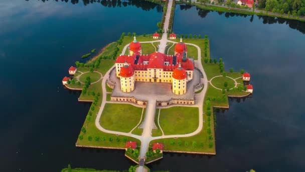 Luftaufnahme Der Mittelalterlichen Wasserburg Moritzburg Sachsen Anhalt Deutschland Europa Hochwertiges — Stockvideo