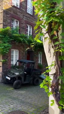 20 Haziran 2024 'te Almanya' nın başkenti Mosel 'deki Beilstein' in tarihi merkezi. Yüksek kalite 4k görüntü