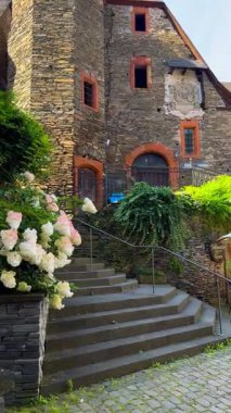 20 Haziran 2024 'te Almanya' nın başkenti Mosel 'deki Beilstein' in tarihi merkezi. Yüksek kalite 4k görüntü