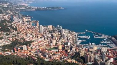 Monako Prensliği 'nin havadan görünüşü, Monte Carlo, Ligurya Deniz Kıyısı. Yüksek kalite 4k görüntü