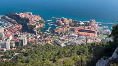 Monako Prensliği 'nin havadan görünüşü, Monte Carlo, Ligurya Deniz Kıyısı. Yüksek kalite 4k görüntü