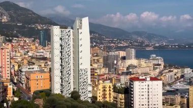 Monako Prensliği 'nin havadan görünüşü, Monte Carlo, Ligurya Deniz Kıyısı. Yüksek kalite 4k görüntü