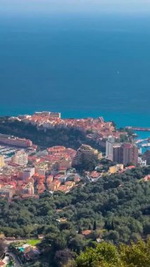 Monako Prensliği 'nin havadan görünüşü, Monte Carlo, Ligurya Deniz Kıyısı. Yüksek kalite 4k görüntü