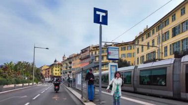  Fransız Rivierası. 27 Şubat 2025 'te Fransa' nın Nice kentindeki Provence-Alpes-Cote dAzur 'daki Promenade des Anglais' te hareket halindeki bir araçtan görüntü. Yüksek kalite 4k görüntü