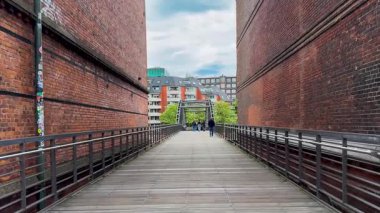 Hamburg, Almanya 'nın tarihi caddeleri, köprüleri ve mimarisi 18 Mayıs 2025. Yüksek kalite 4k görüntü