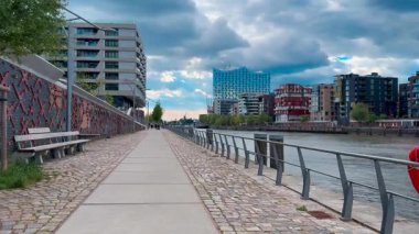 Tarih sokakları, nehir kanalları, Hamburg, Almanya 'nın köprüleri ve mimarisi 18 Mayıs 2025. Yüksek kalite 4k görüntü