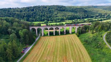Hava aracı görüntüsü Kleiner Viadukt, Kuzey Ren Vestfalyası, Almanya, 15 Temmuz 2024. Yüksek kalite 4k görüntü