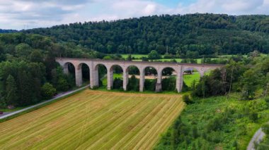 Hava aracı görüntüsü Kleiner Viadukt, Kuzey Ren Vestfalyası, Almanya, 15 Temmuz 2024. Yüksek kalite 4k görüntü