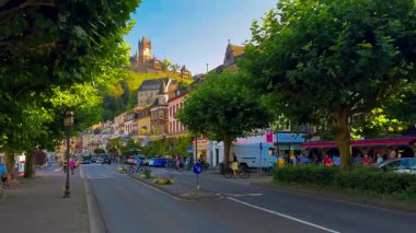 Mosel Vadisi 'nin şarap bölgesi. Şarap Turizmi Cochem, Rhineland-Palatinate, Almanya 2 Ağustos 2025. Yüksek kalite 4k görüntü
