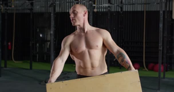Strong Athlete Lifting Wooden Box Gym Muscular Shirtless Guy Tattoo — Stock Video